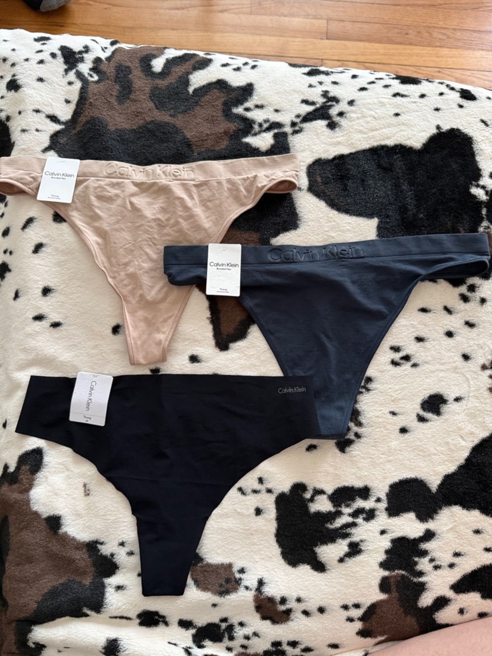 Calvin Klein Three-Pack Thongs - size medium Nude, Navy, Black new with tags